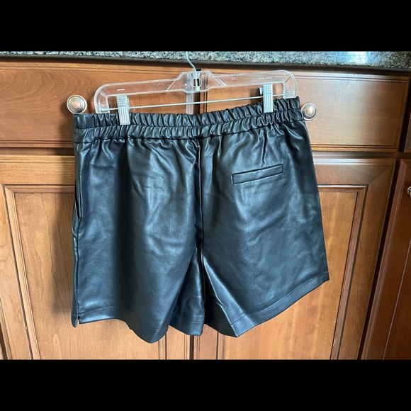 LADIES CASUAL SHORTS BLACK 4 SEASON SIZE XL NEW - Picture 2 of 5